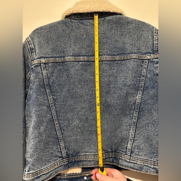 Hollister Denim jacket size medium - Picture 4 of 4